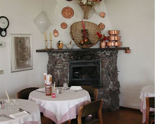 Hotel Ristorante Sassi Rossi Taceno المظهر الخارجي الصورة